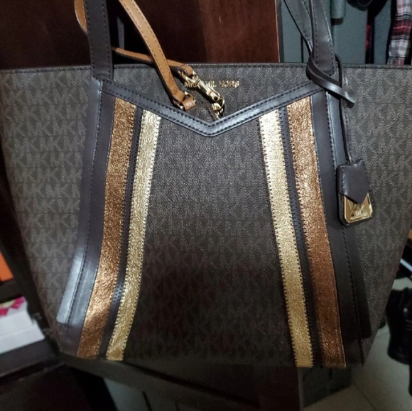 MK tote and wristlet set REDUCED - Picture 7 of 12